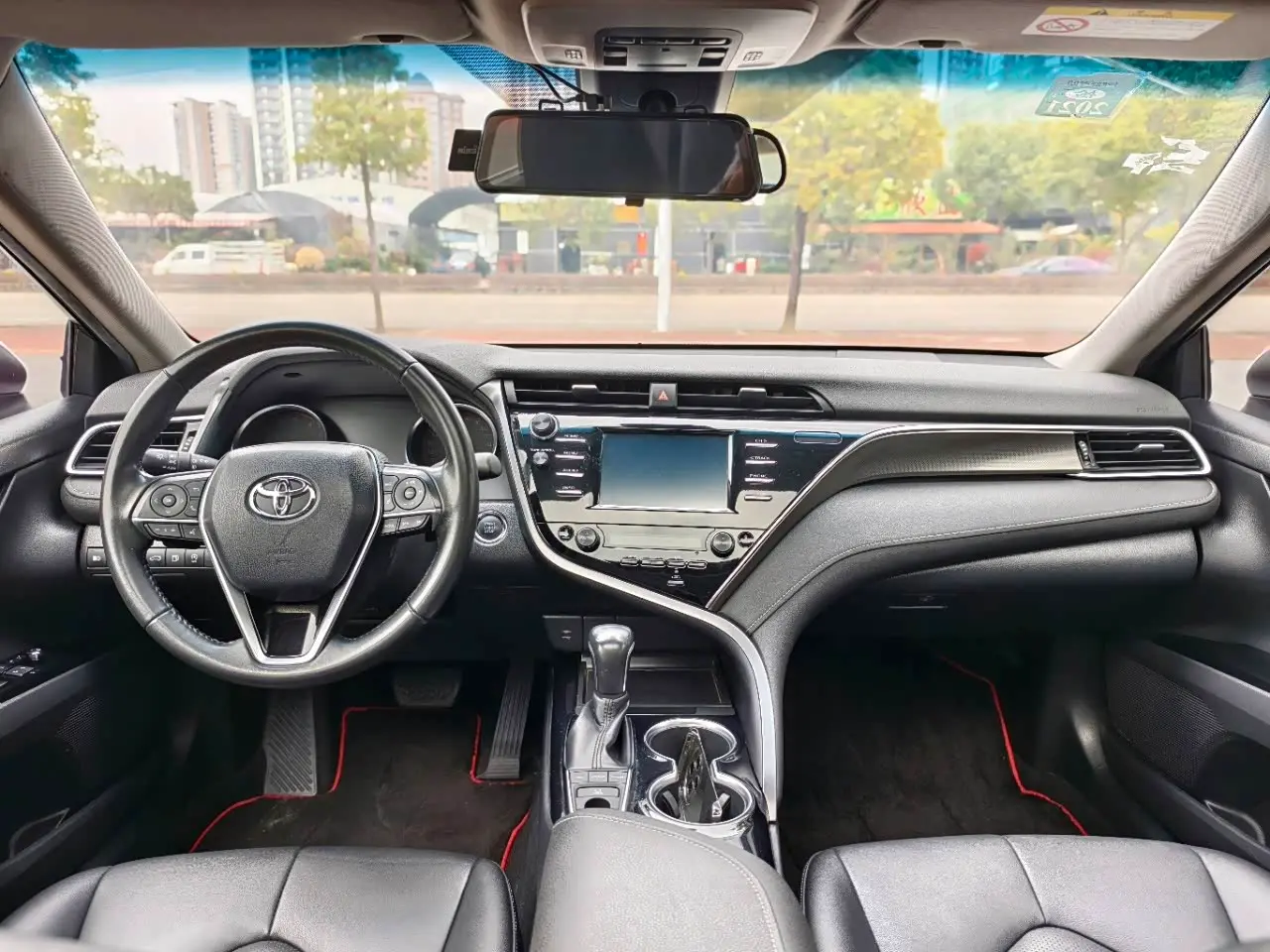 Toyota Camry 2019 — Фото 4/9