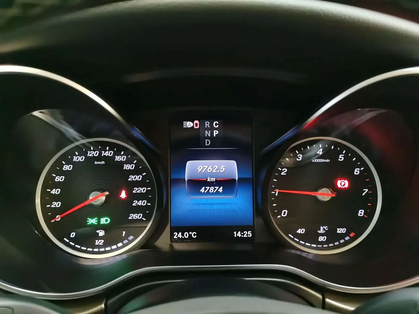 Mercedes-Benz V-Class 2022 — Photo 8/20
