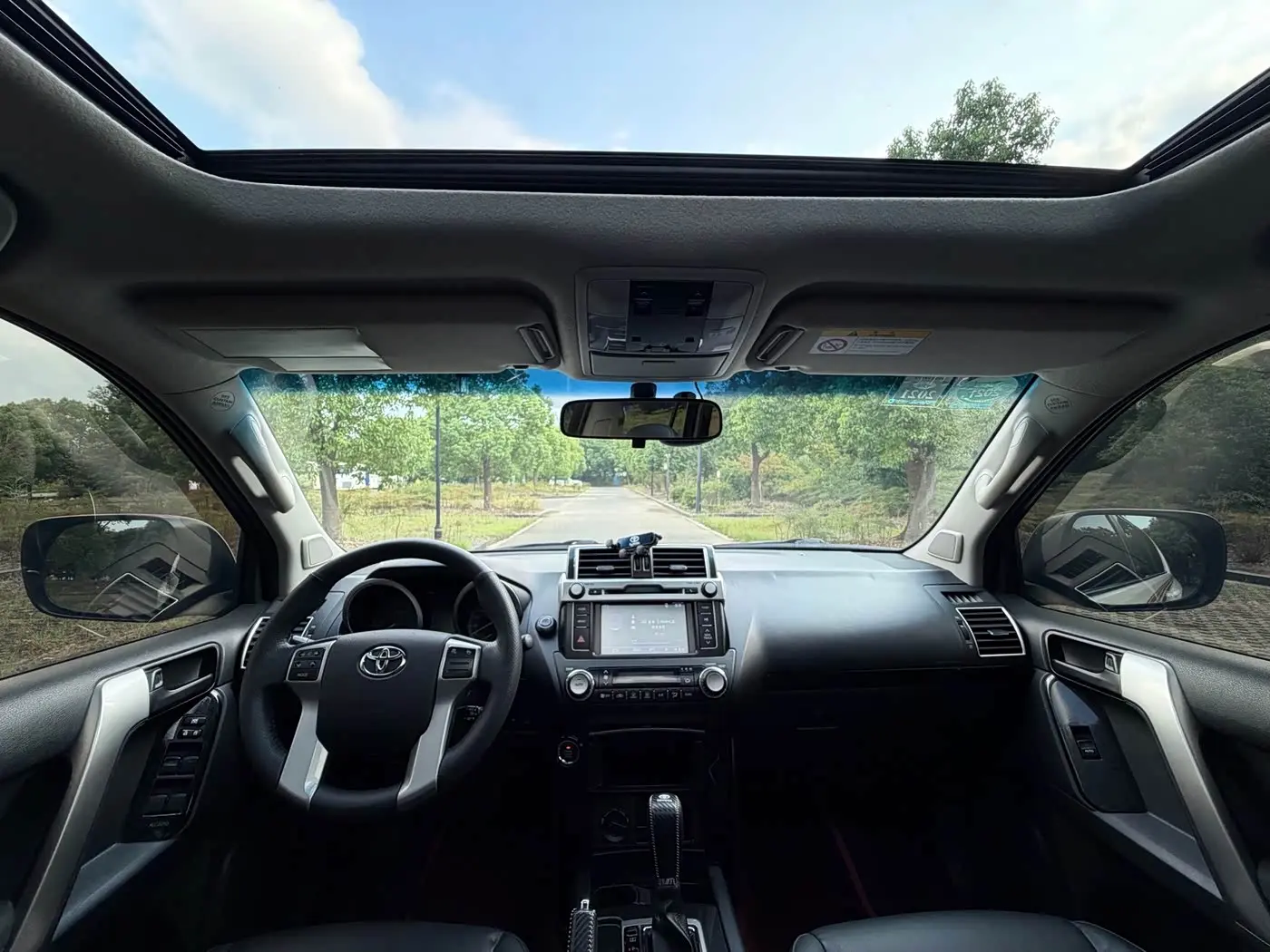 Toyota Prado 2017 — Photo 8/20