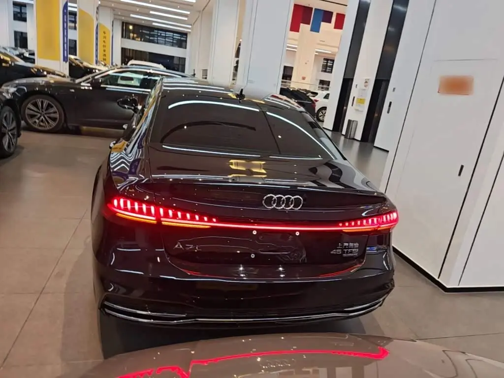 Audi A7L 2024 — Фото 6/20
