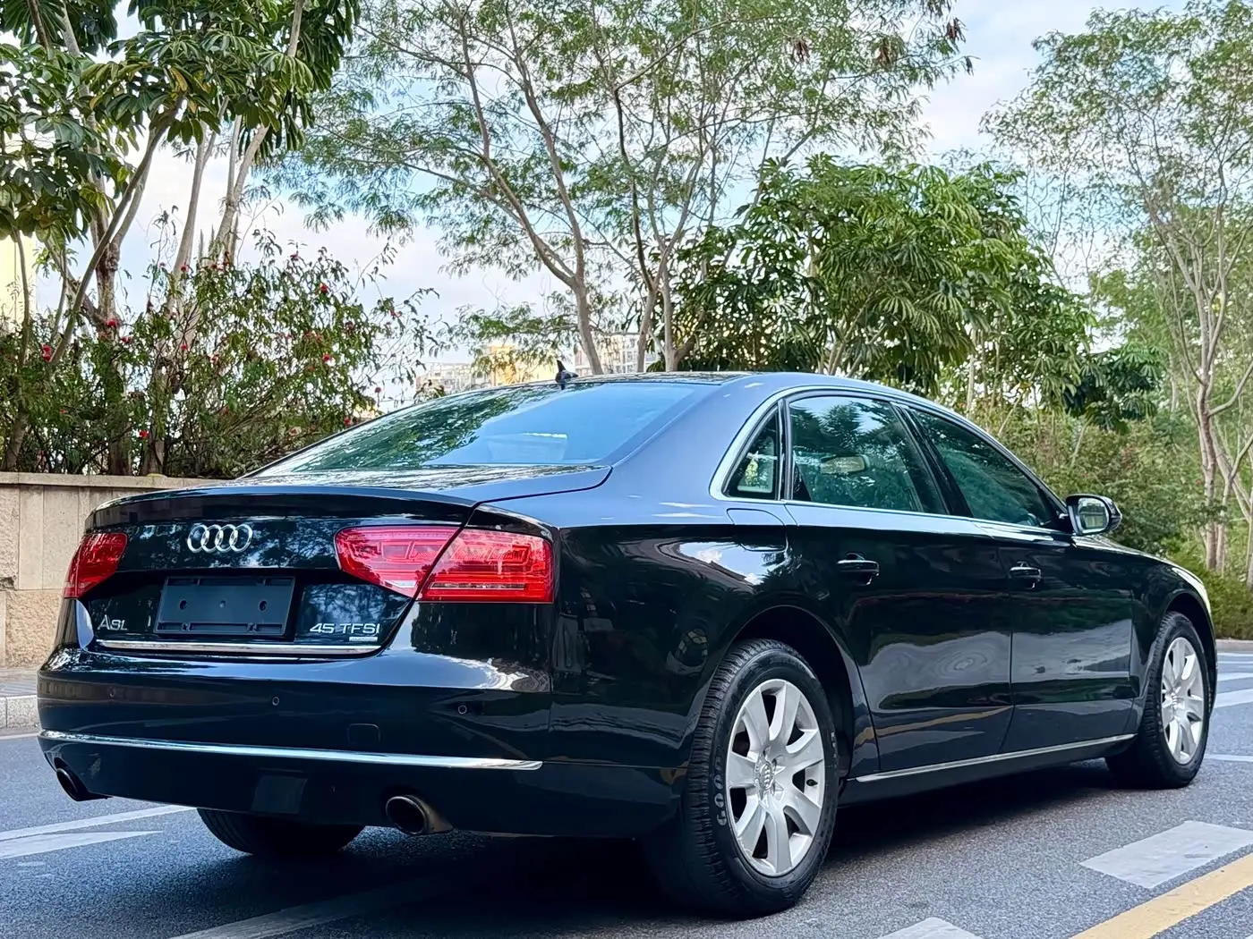 Audi A8 2013 — Фото 5/17