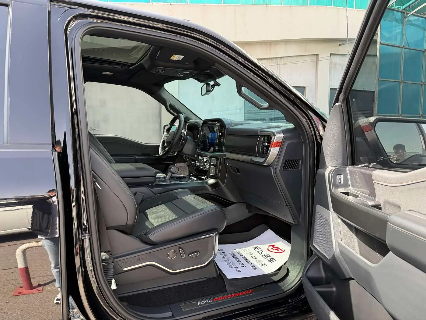 Ford F-150 Raptor 2022 — Photo 8/18