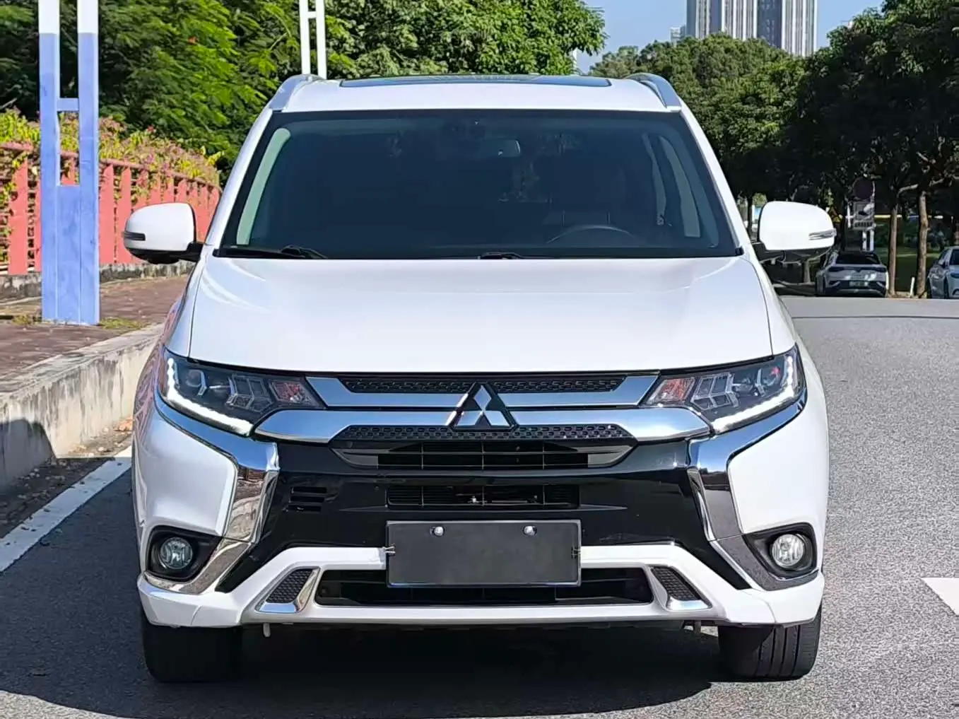 Mitsubishi Outlander 2021 — Photo 3/18
