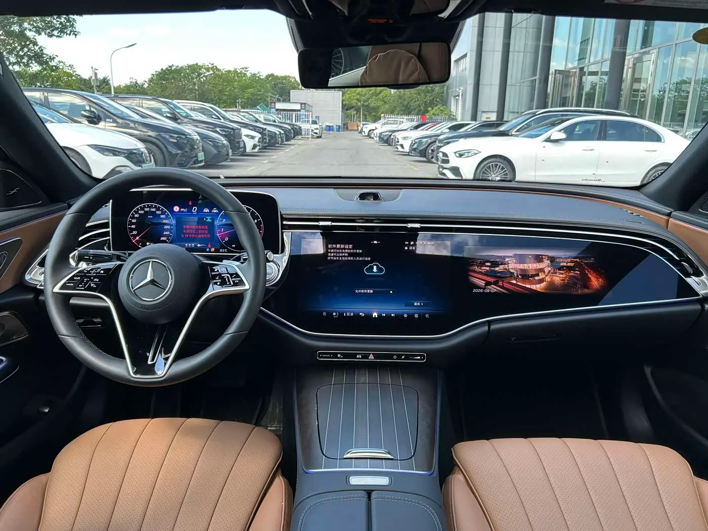 Mercedes-Benz E-Class 2025 — Photo 13/17