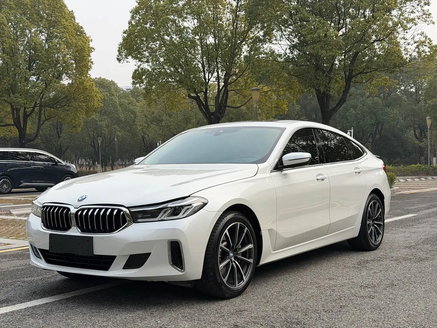 BMW 6 Series GT 2024 — Фото 1/20