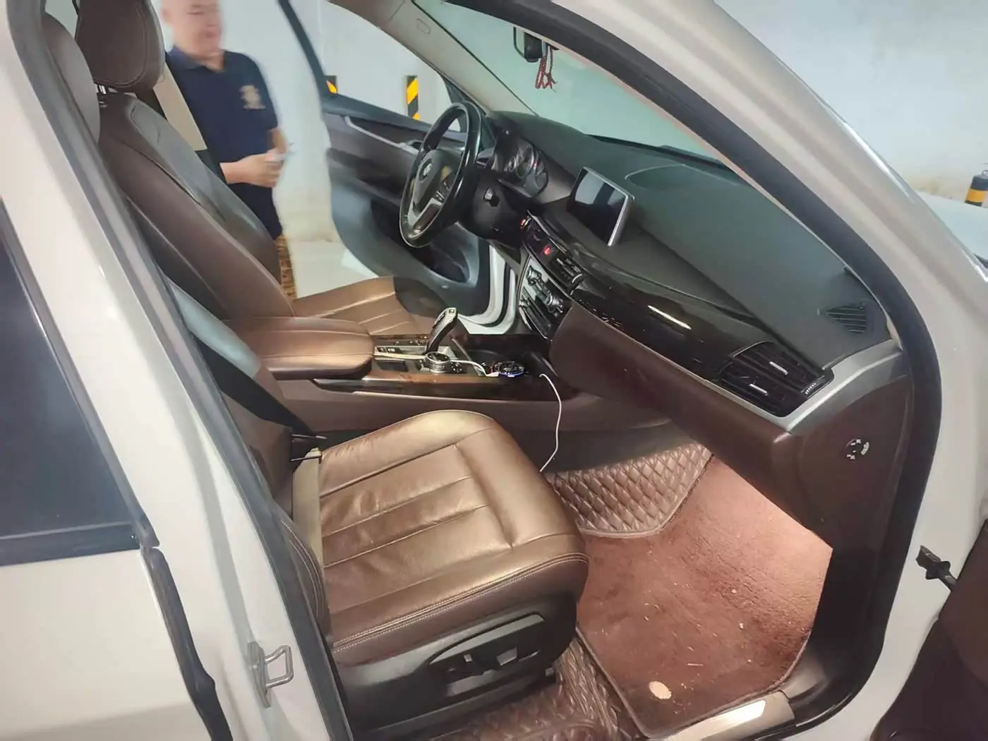 BMW X5 2015 — Photo 8/11