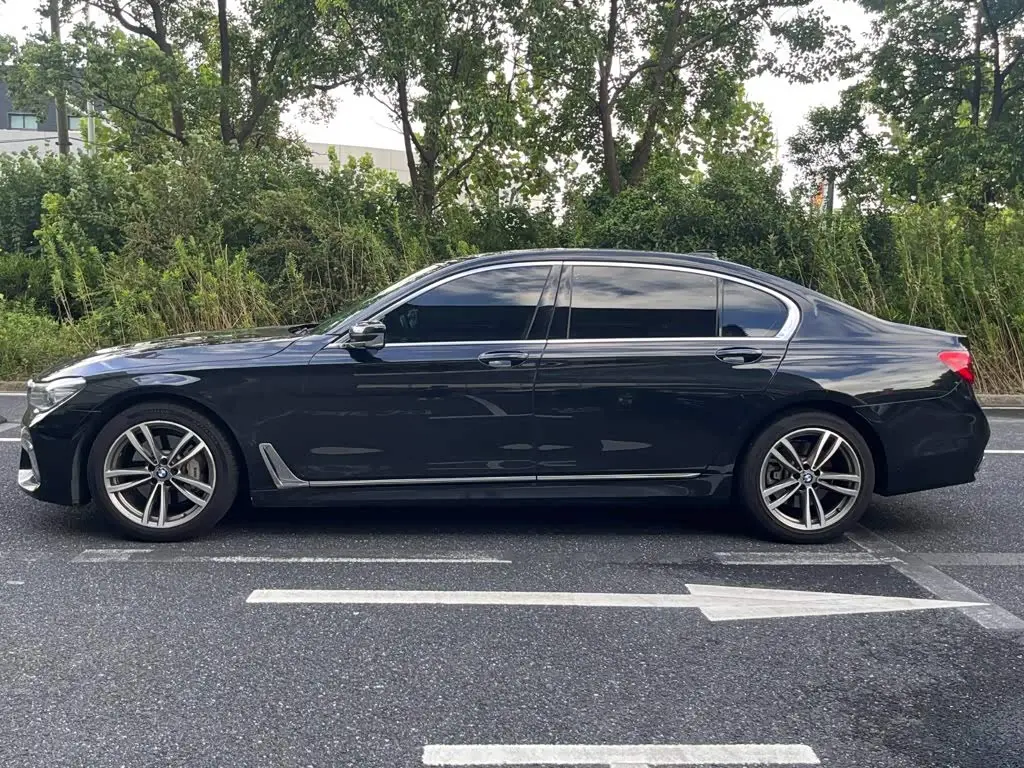 BMW 7 Series 2018 — Photo 4/15