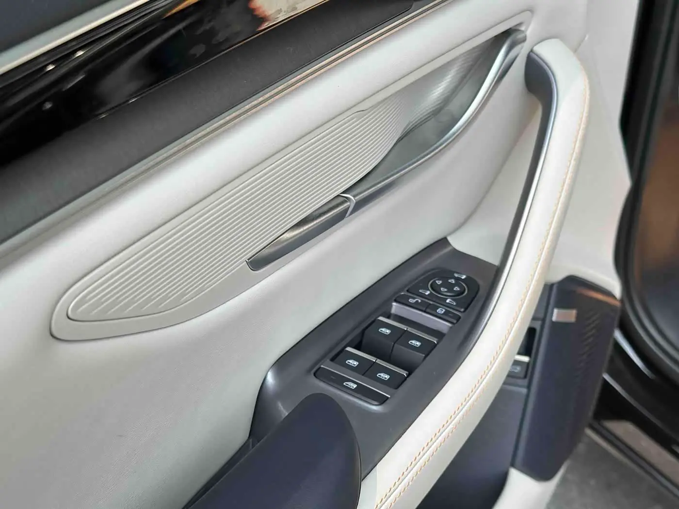 BYD Song PLUS PHEV 2023 — Photo 18/20
