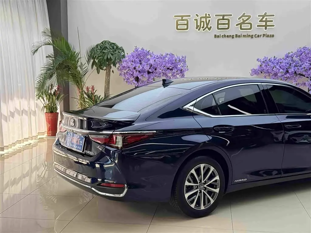 Lexus ES 2022 — Фото 6/17