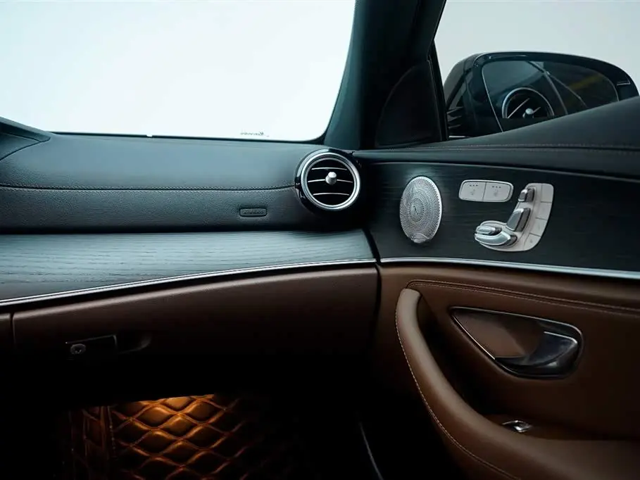 Mercedes-Benz E-Class 2021 — Photo 16/20
