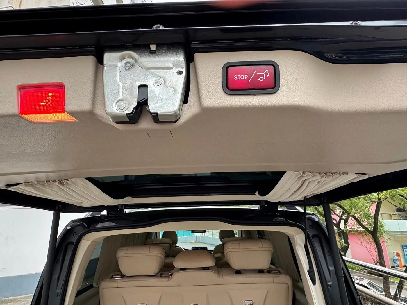 Mercedes-Benz V-Class 2024 — Photo 20/20
