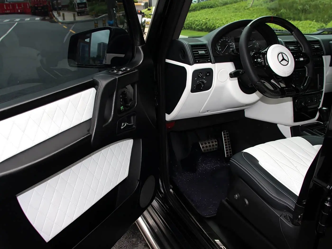 Mercedes-Benz G-Class 2011 — Photo 6/13