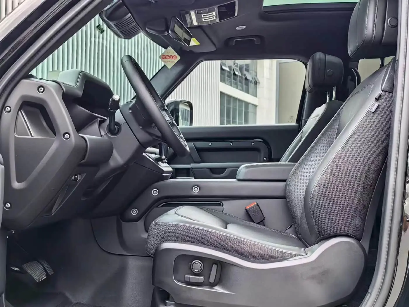 Land Rover Defender 2025 — Photo 3/9