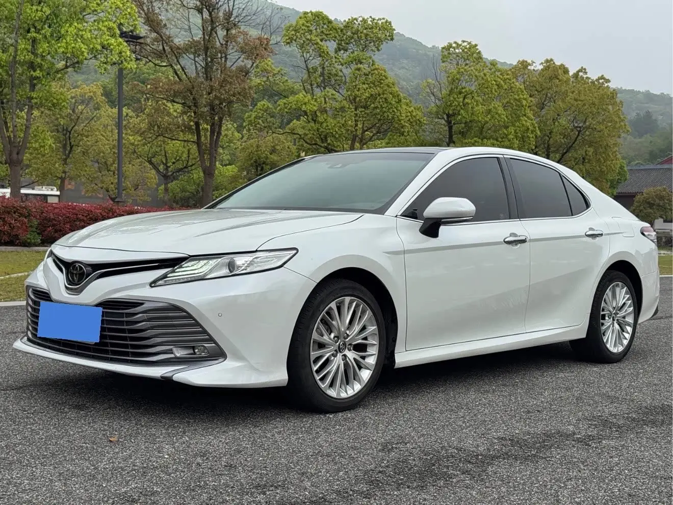 Toyota Camry 2019 — Photo 1/9