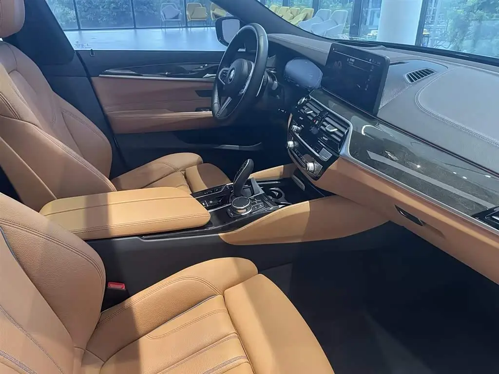 BMW 6 Series GT 2023 — Şəkil 11/18