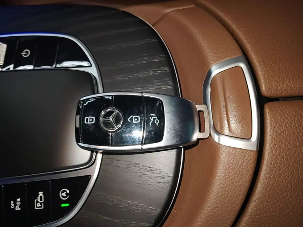 Mercedes-Benz E-Class 2021 — Фото 9/20