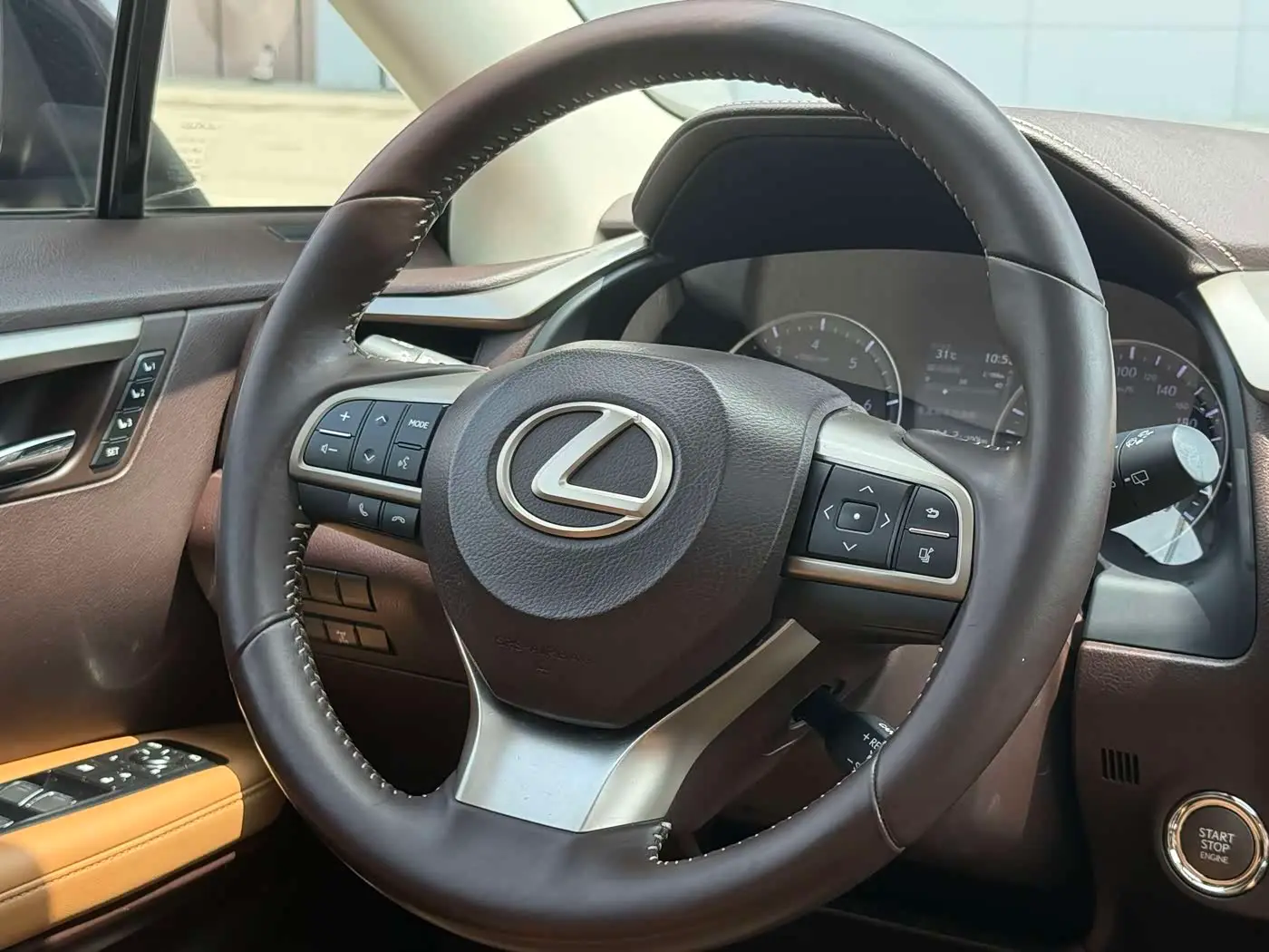 Lexus RX 2018 — Şəkil 18/20