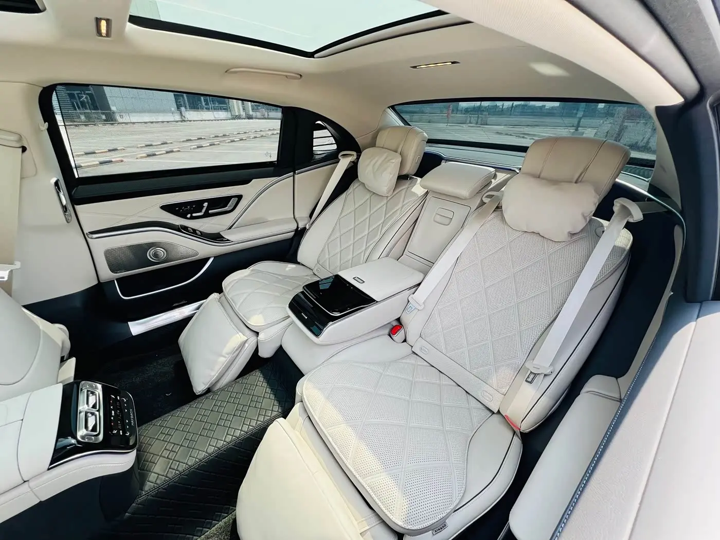 Mercedes-Benz Maybach S-Class 2025 — Фото 12/19