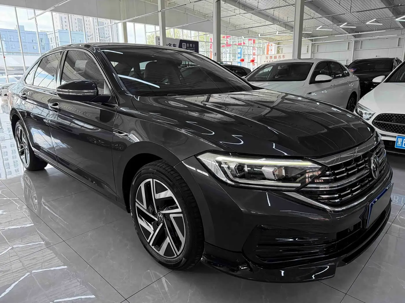 Volkswagen Sagitar 2023 — Photo 3/20