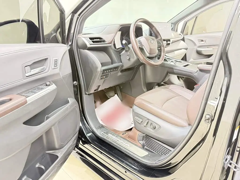 Toyota Sienna 2023 — Фото 12/20