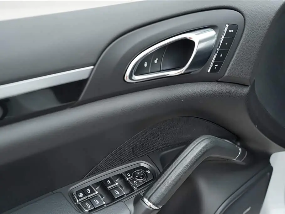 Porsche Cayenne 2013 — Photo 11/20