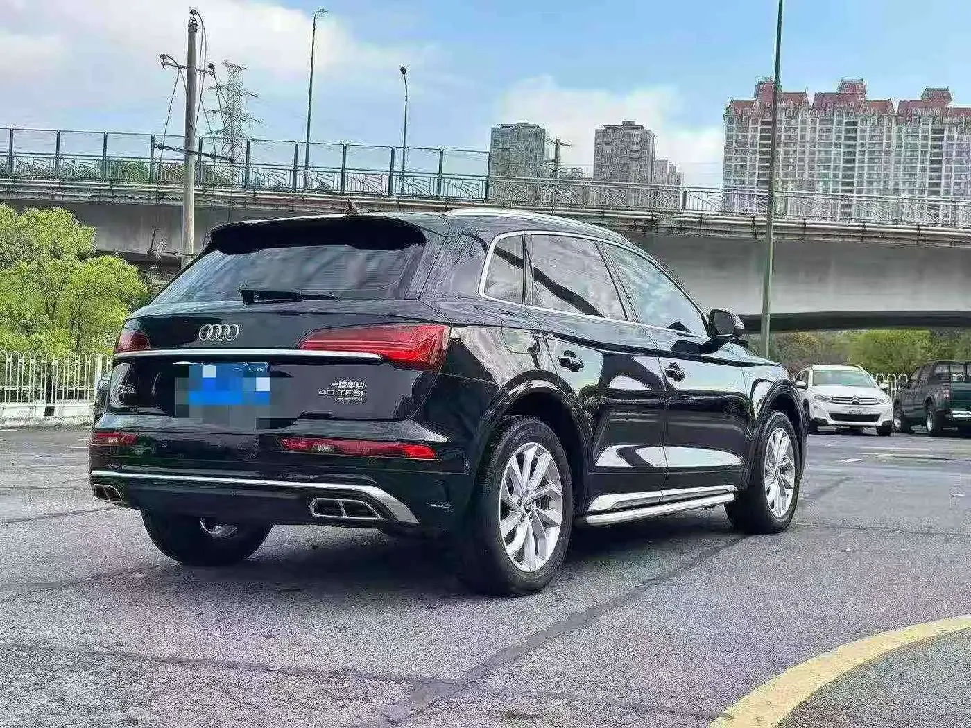 Audi Q5L 2022 — Фото 9/9