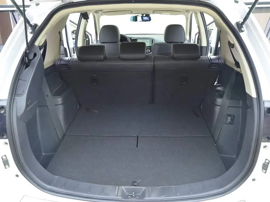 Mitsubishi Outlander 2022 — Photo 14/16