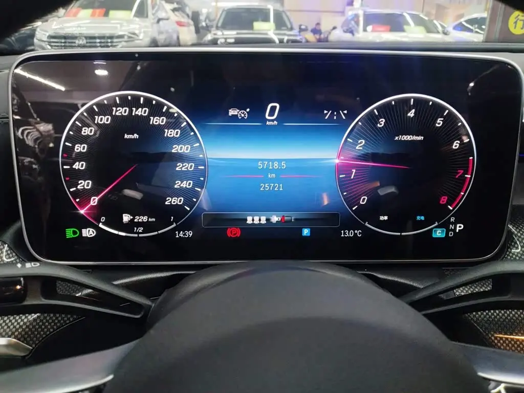 Mercedes-Benz C-Class 2024 — Photo 12/20