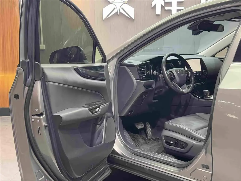 Lexus NX 2023 — Photo 4/20