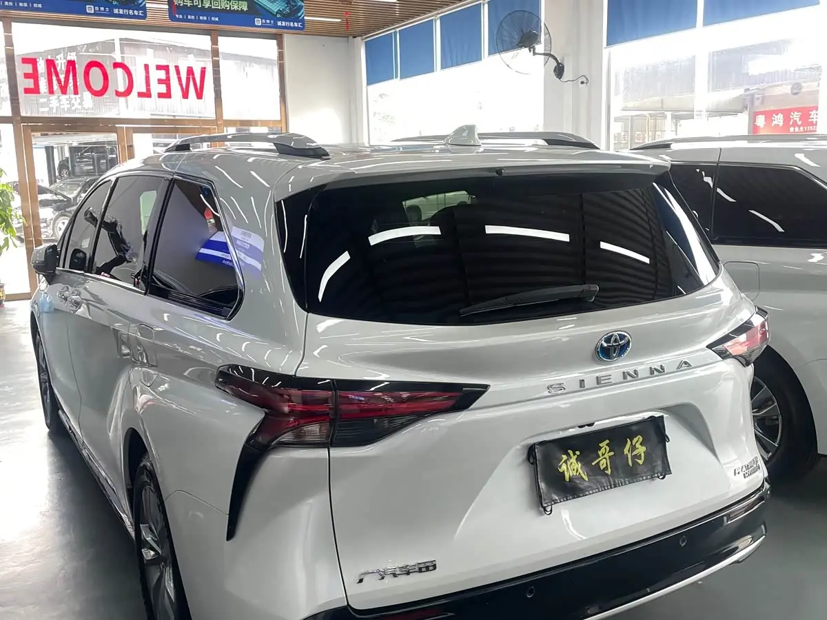 Toyota Sienna 2022 — Photo 8/11