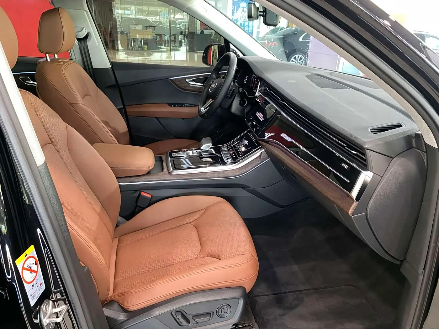 Audi Q7 2021 — Şəkil 10/17