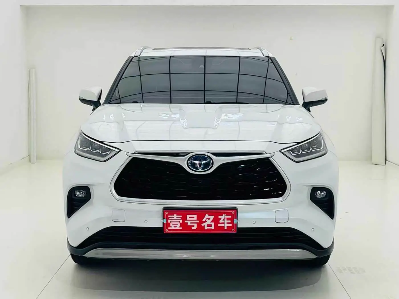Toyota Highlander 2022 — Фото 2/17