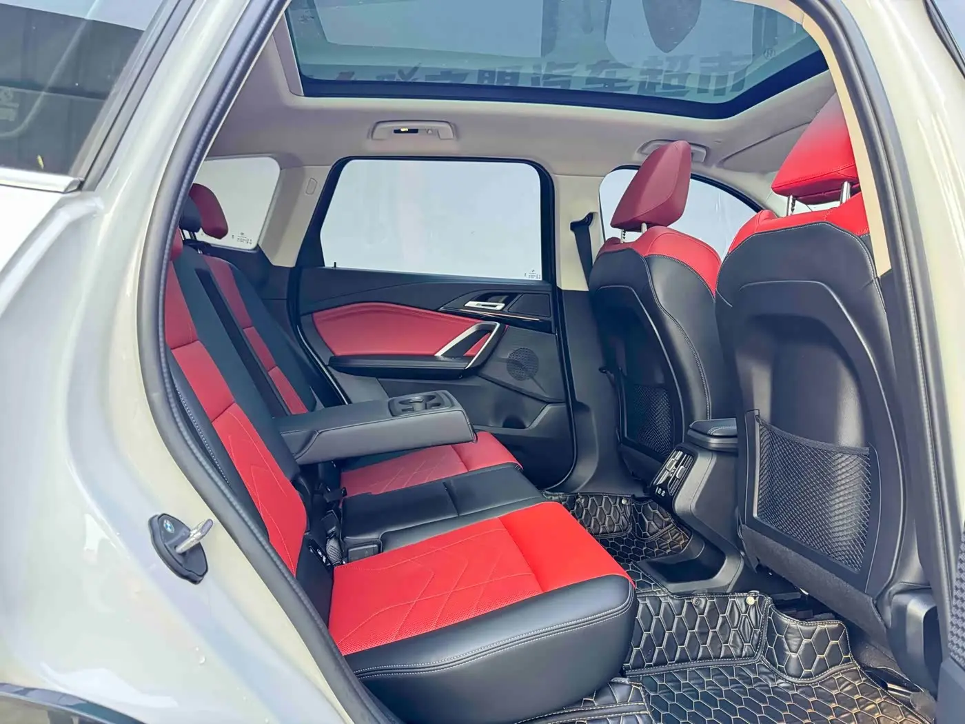 BMW X1 2023 — Photo 8/20
