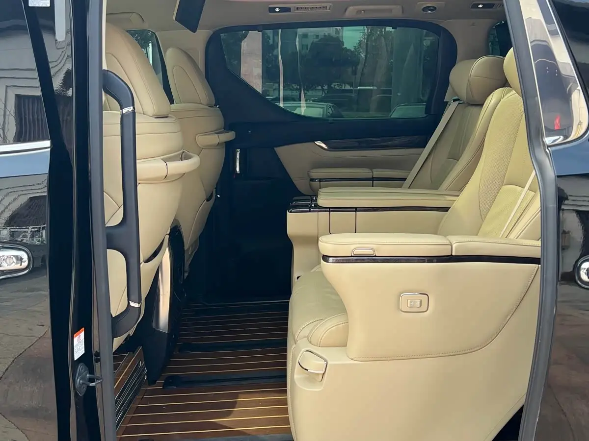 Toyota Alphard 2020 — Photo 15/20