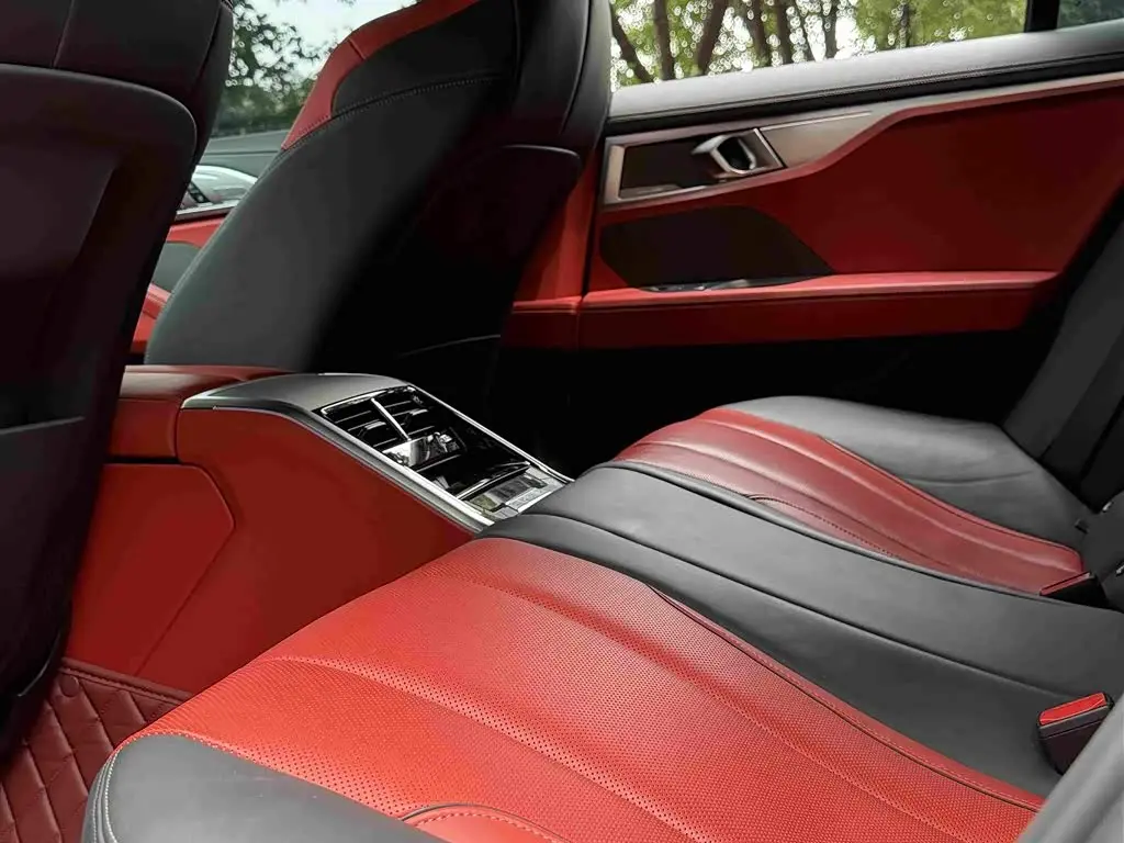 BMW 8 Series 2024 — Photo 9/19