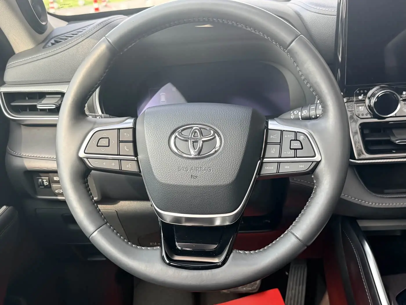 Toyota Highlander 2022 — Şəkil 17/20