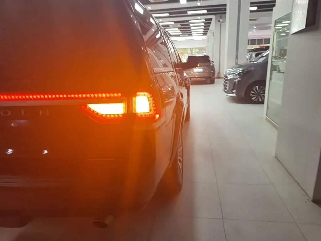 Lincoln Navigator 2016 — Şəkil 8/20