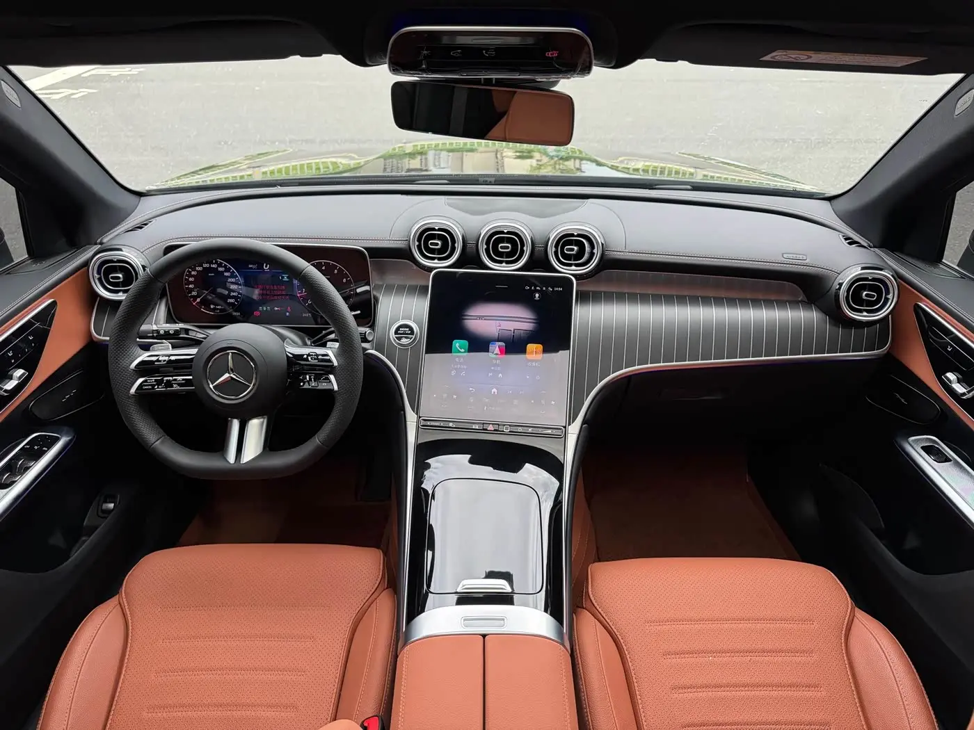 Mercedes-Benz GLC 2025 — Photo 12/18