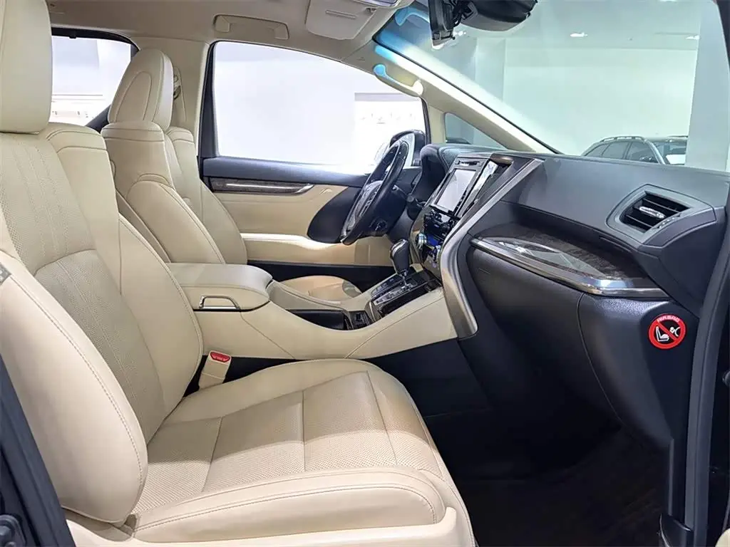 Toyota Vellfire 2019 — Photo 11/14