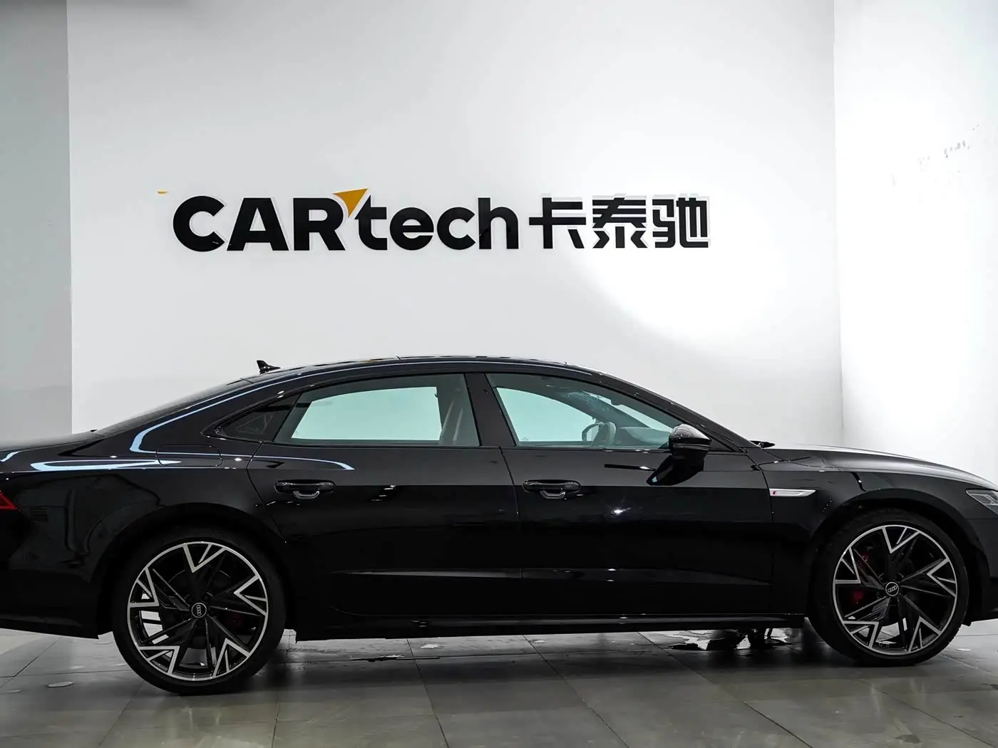 Audi A7L 2024 — Фото 4/20