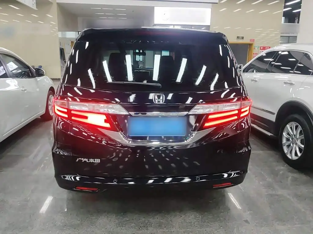 Honda Odyssey 2019 — Фото 6/20