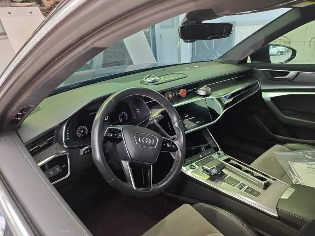 Audi A6L 2021 — Photo 2/3