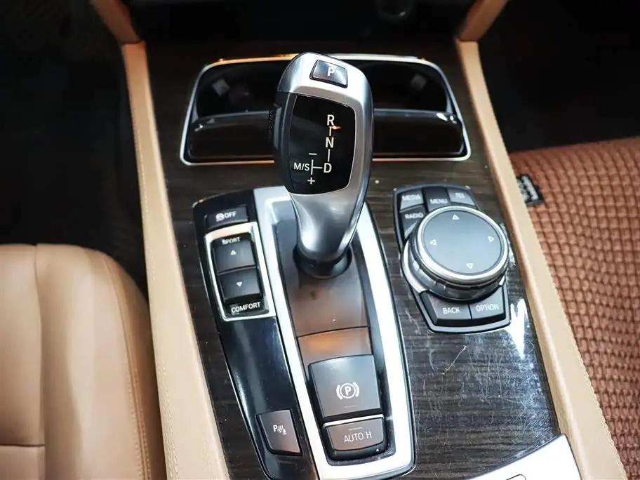 BMW 7 Series 2016 — Фото 14/20