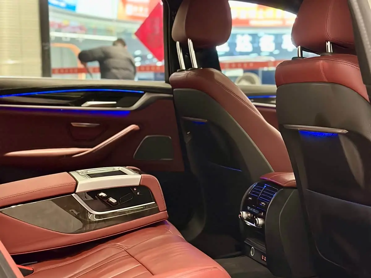 BMW 5 Series 2020 — Photo 7/10