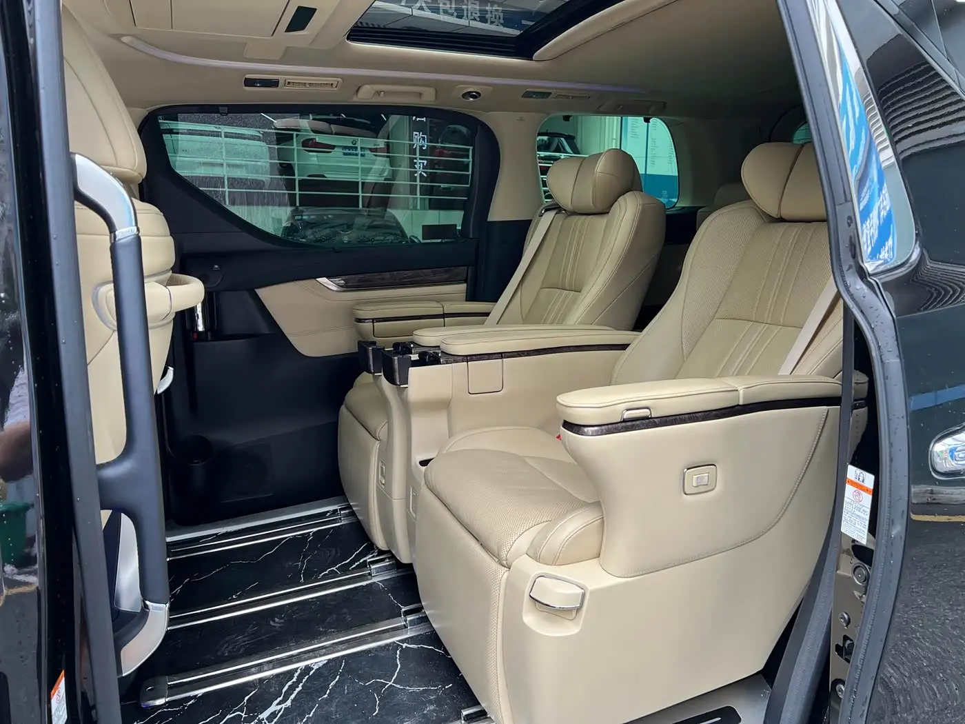 Toyota Vellfire 2022 — Photo 4/18