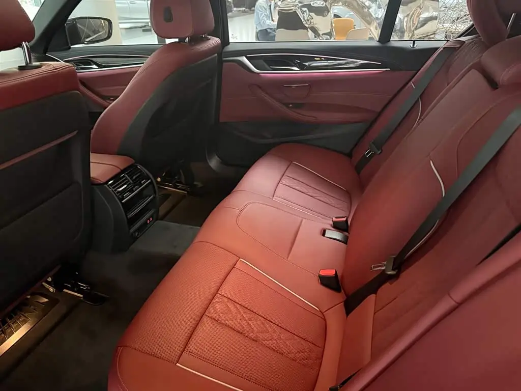 BMW 5 Series 2023 — Photo 16/16