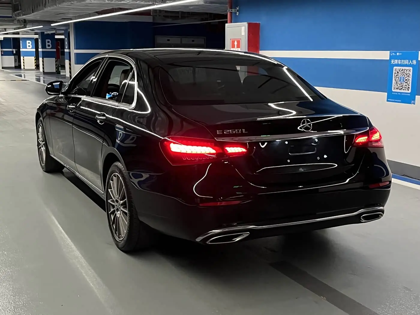 Mercedes-Benz E-Class 2023 — Photo 6/18