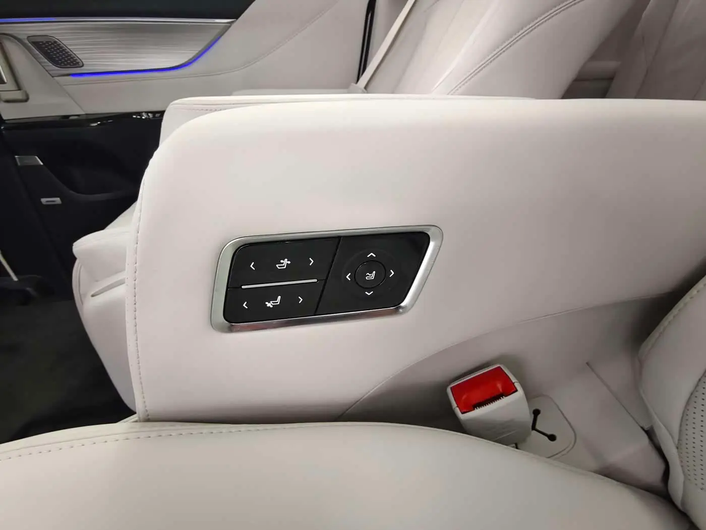 Buick GL8 New Energy 2025 — Фото 14/20