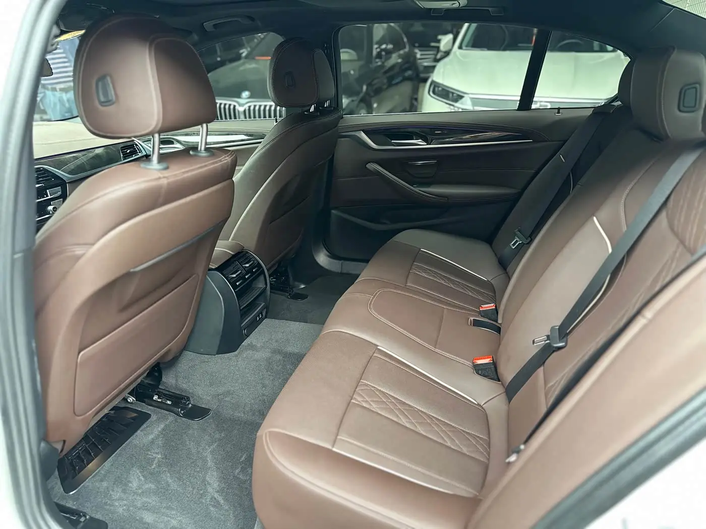 BMW 5 Series 2023 — Photo 8/13