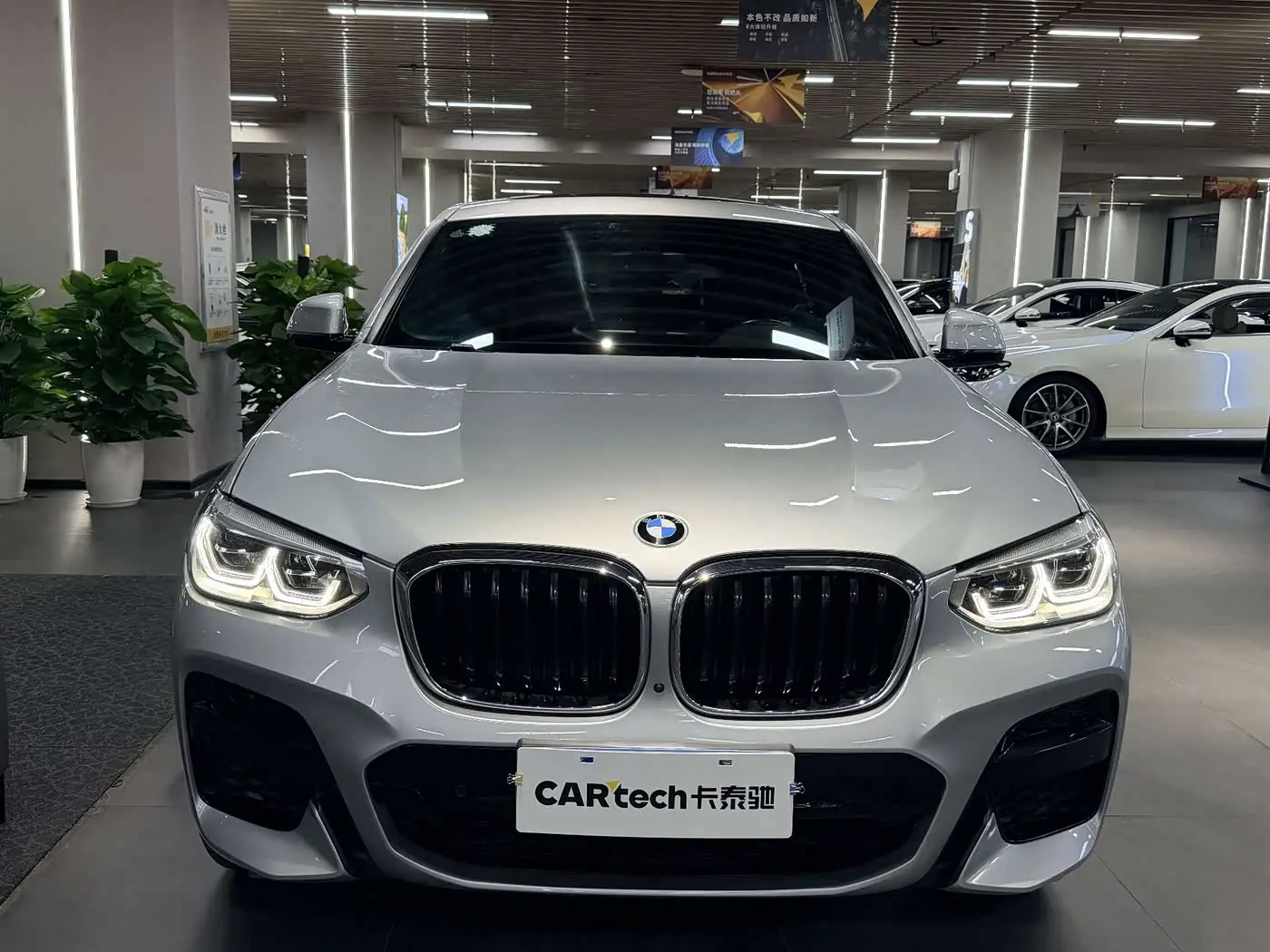BMW X4 2020 — Фото 1/9